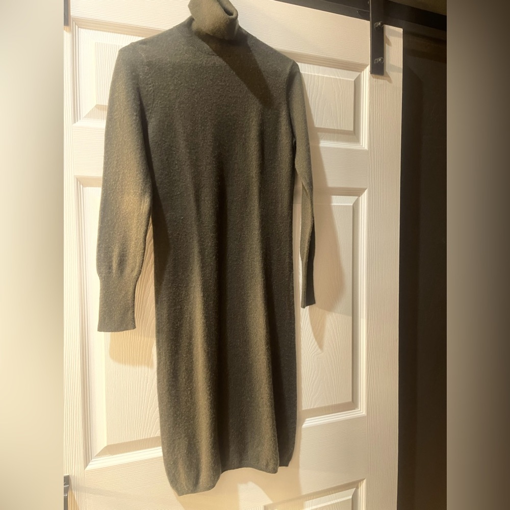 Cashmere dress, olive green Neiman Marcus brand size medium